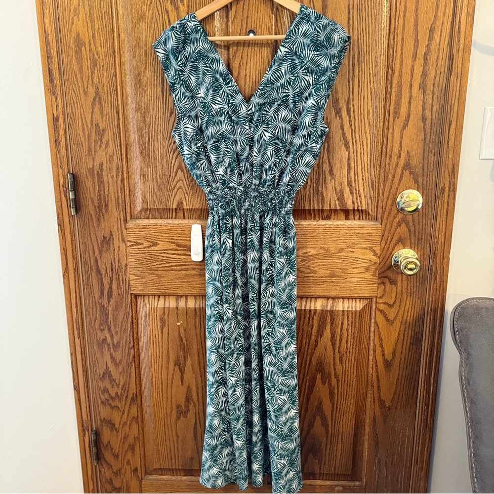 Amour Vert V-Neck Dress